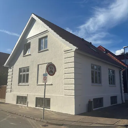 Hus Naer Billund Med Spabad, Have, Grill Og Privat Carport Grindsted